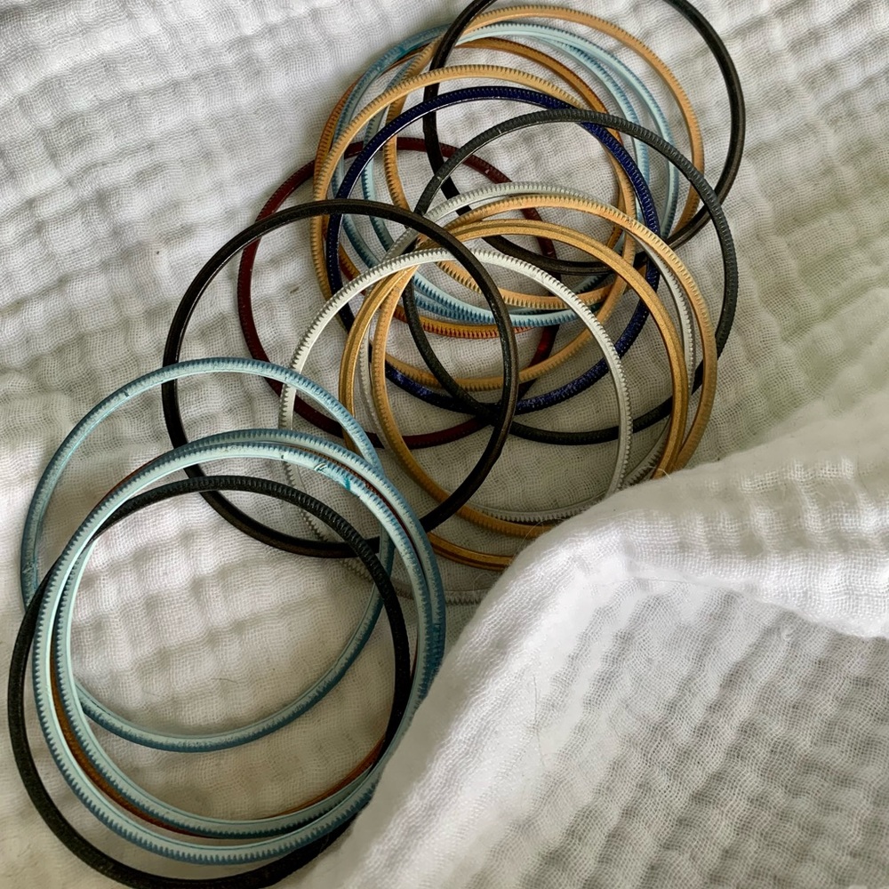 Bangles! Mixed colours (navy blue, sky blue, dark brown, terracotta, bronze.